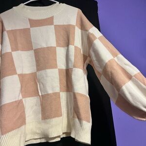 Elegant Checkered Sweater - Cream and Tan